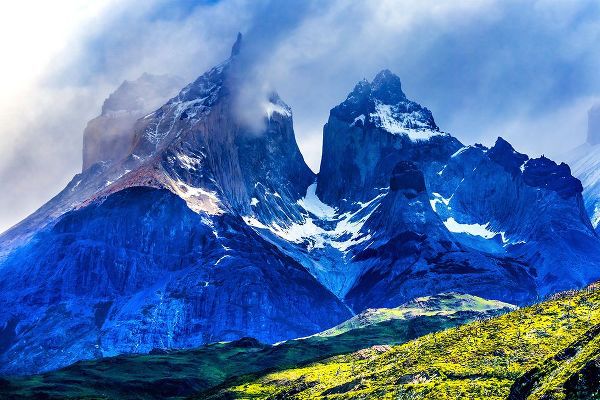 Perry, William 아티스트의 Paine Horns Three Granite Peaks-Torres del Paine National Park-Patagonia-Chile작품입니다.